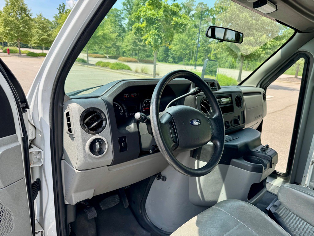 2012 Ford Econoline Image 11