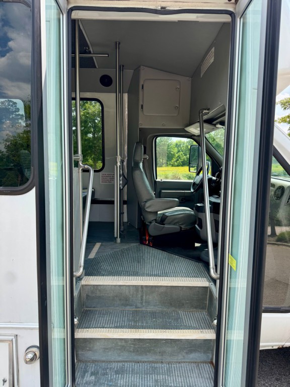 2012 Ford Econoline Image 12