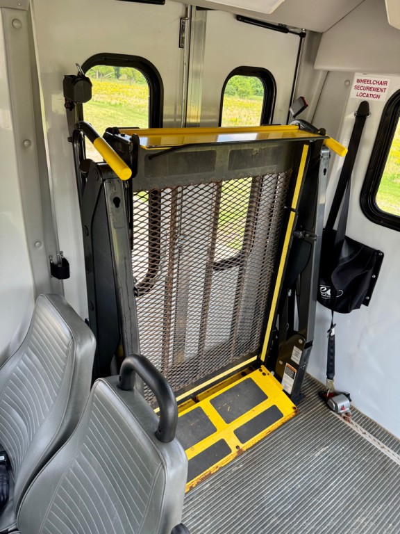 2012 Ford Econoline Image 14