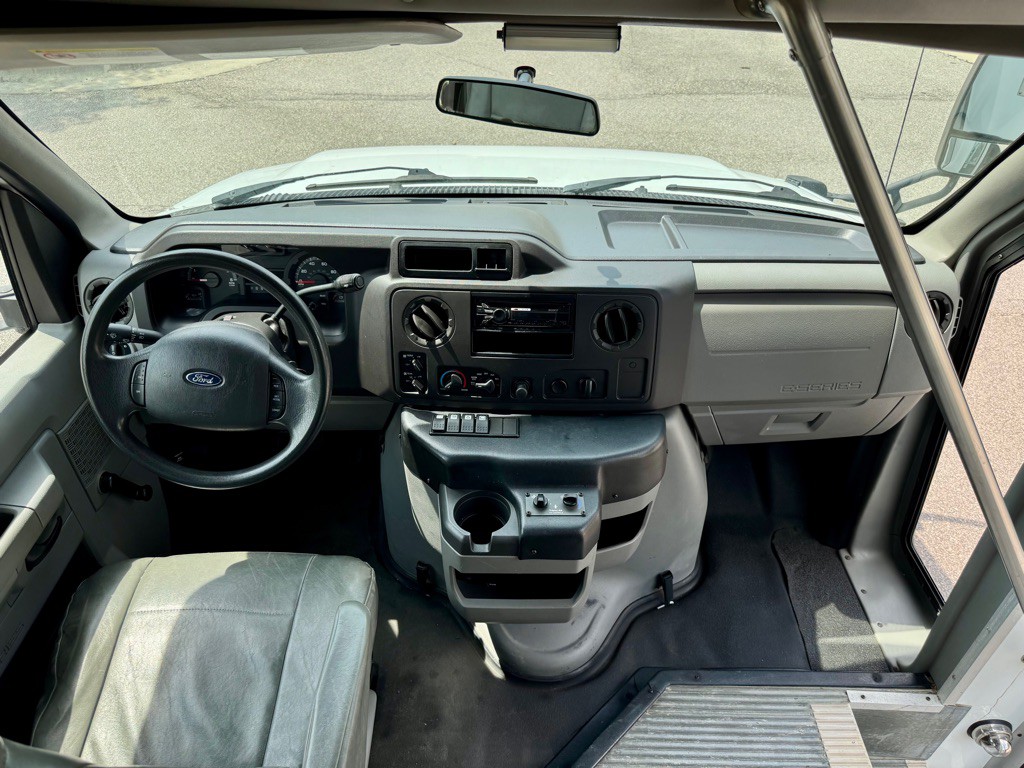 2012 Ford Econoline Image 17