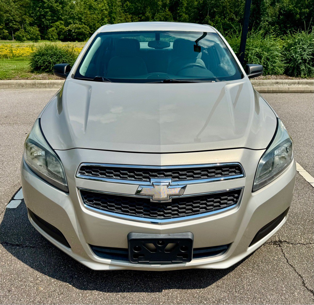 2013 Chevrolet Malibu Image 2