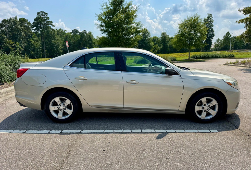 2013 Chevrolet Malibu Image 4