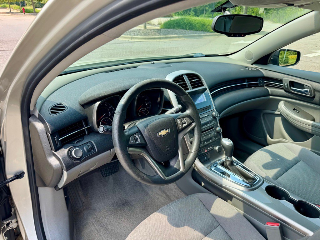 2013 Chevrolet Malibu Image 11