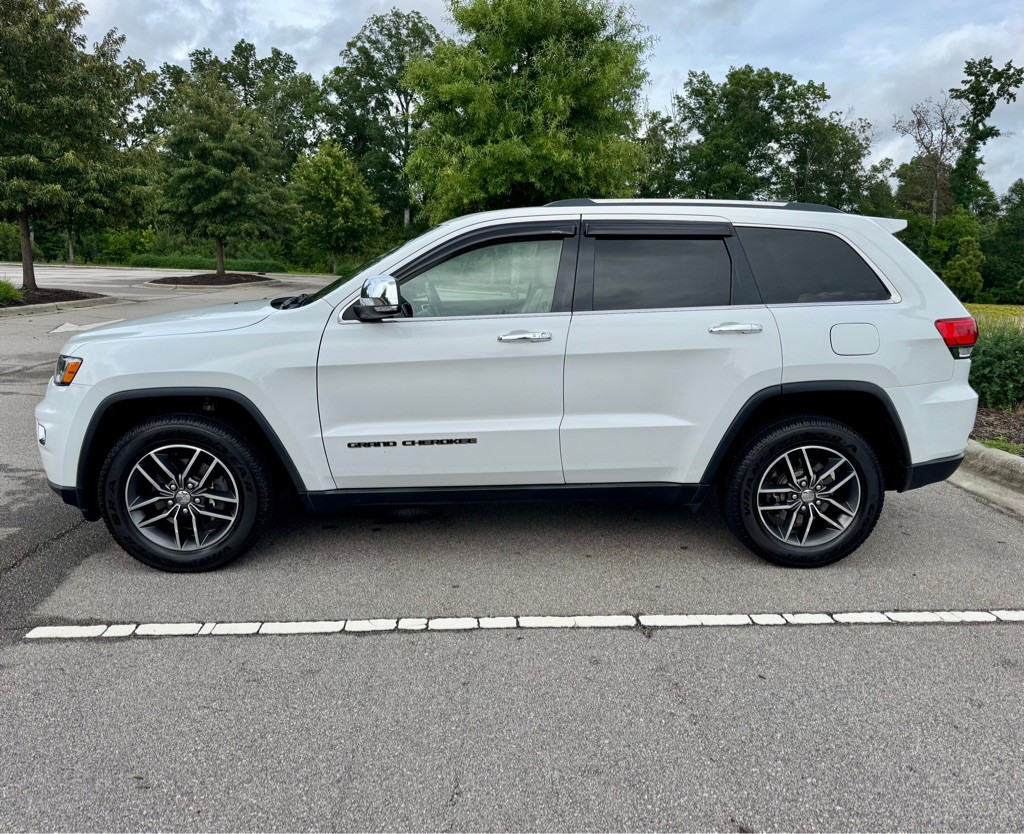 2017 Jeep Grand Cherokee Image 8
