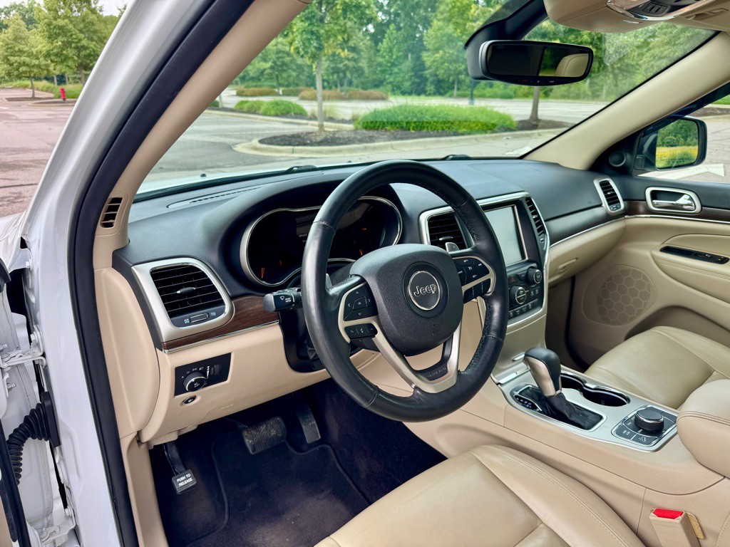 2017 Jeep Grand Cherokee Image 12