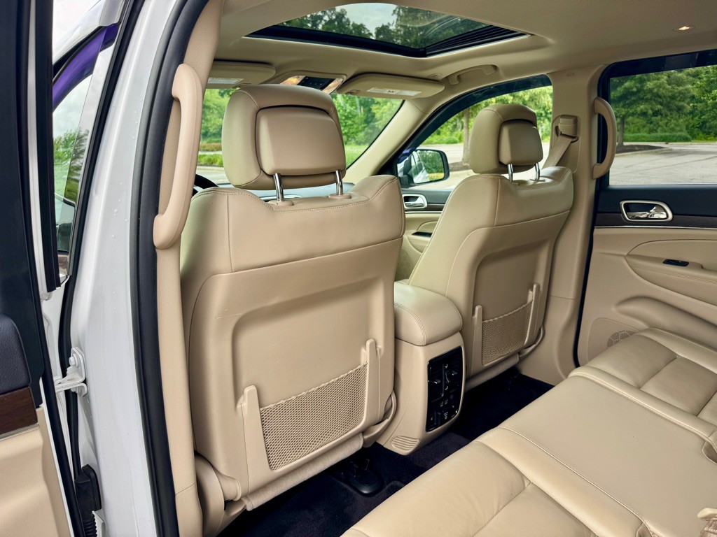 2017 Jeep Grand Cherokee Image 16