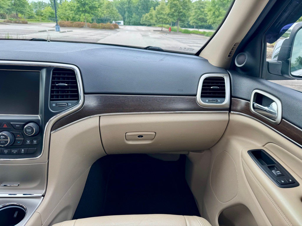 2017 Jeep Grand Cherokee Image 22