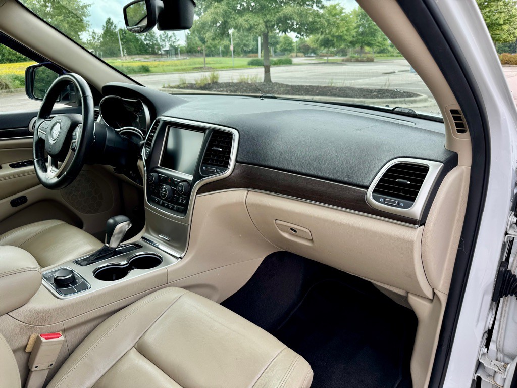 2017 Jeep Grand Cherokee Image 29