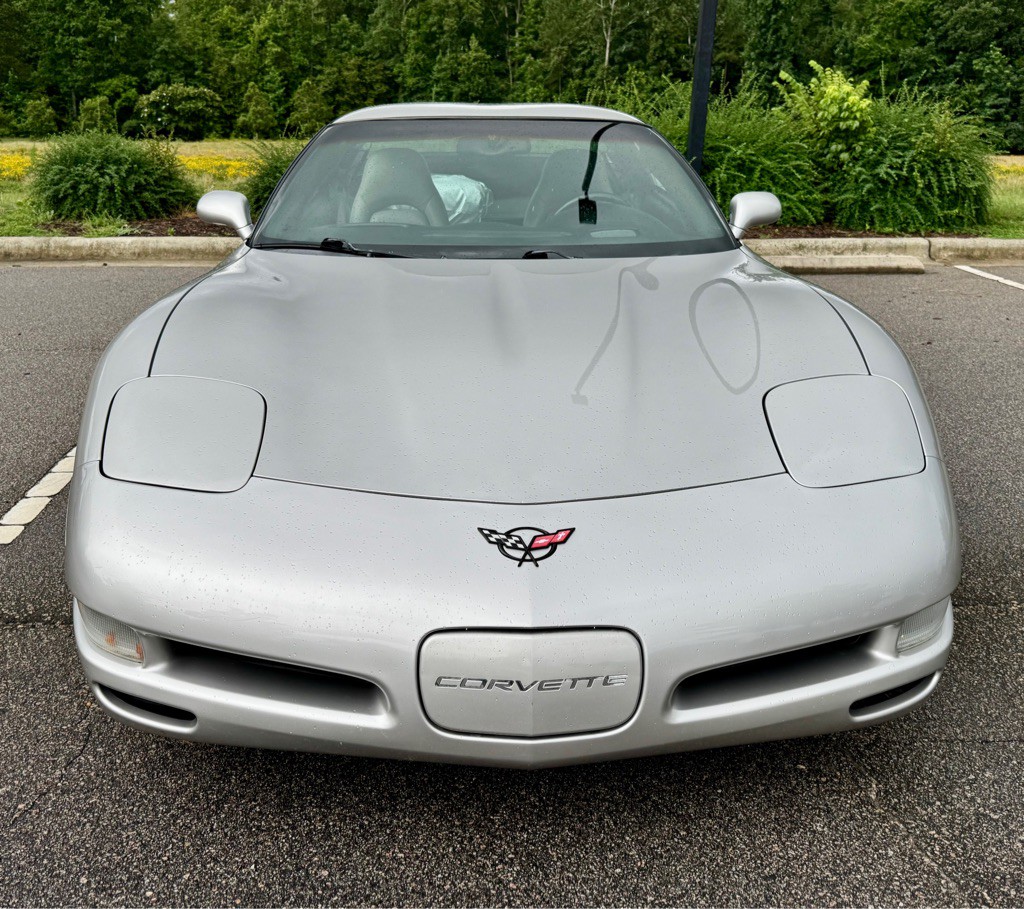 2004 Chevrolet Corvette Image 2