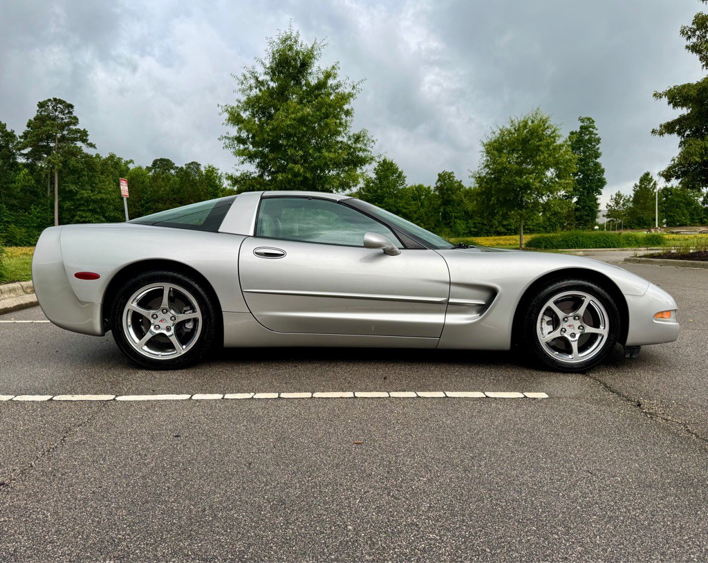 2004 Chevrolet Corvette Image 4