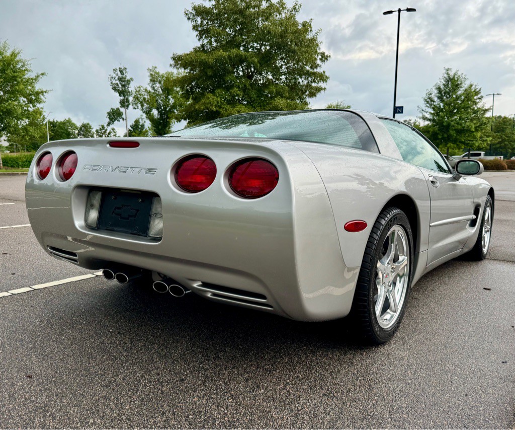 2004 Chevrolet Corvette Image 5