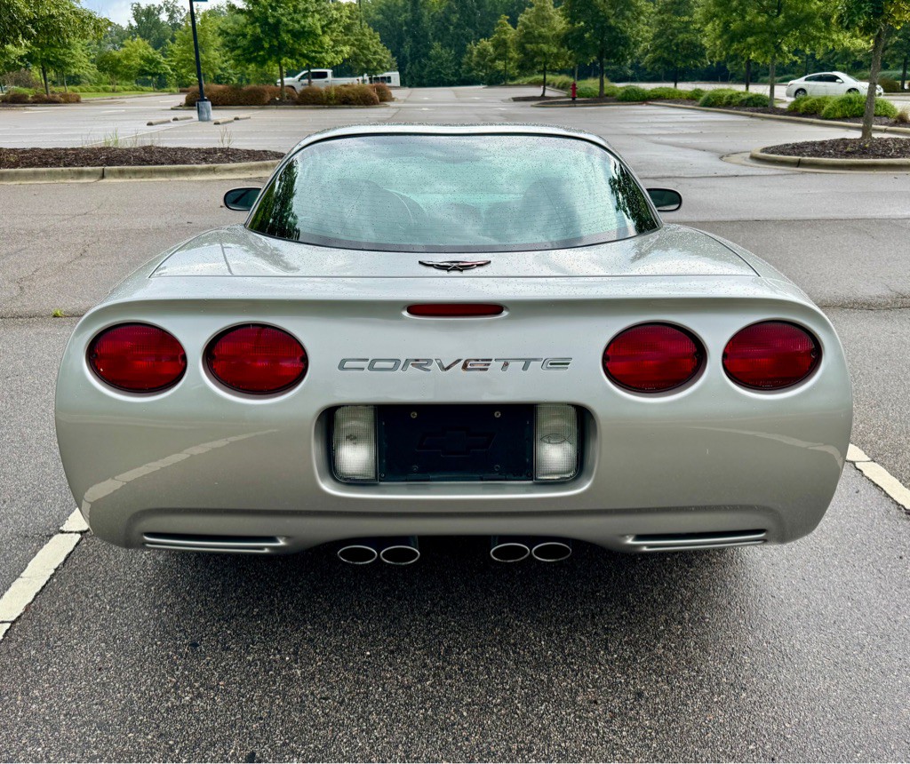 2004 Chevrolet Corvette Image 6