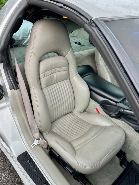 2004 Chevrolet Corvette Image 15
