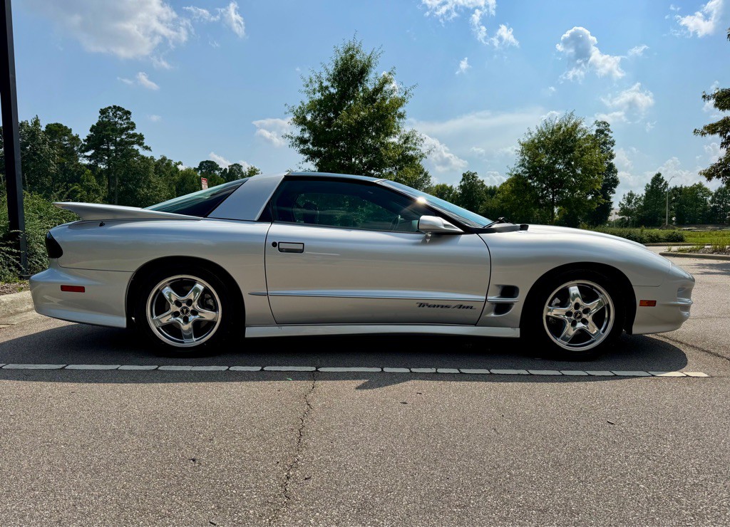 2002 Pontiac Firebird Image 4