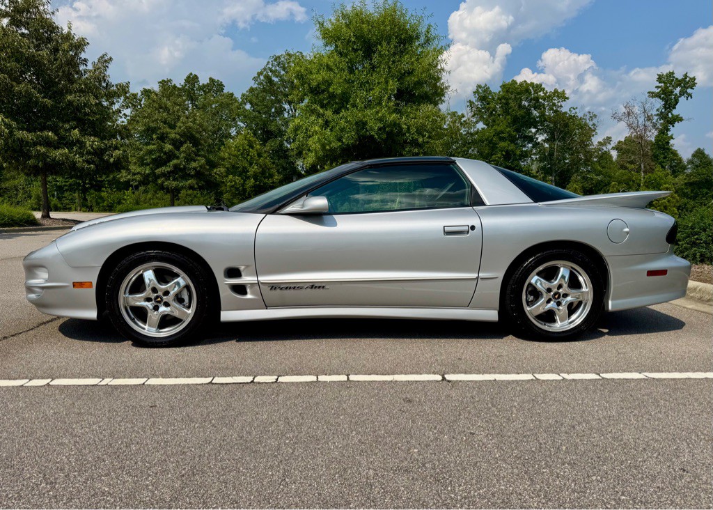 2002 Pontiac Firebird Image 8
