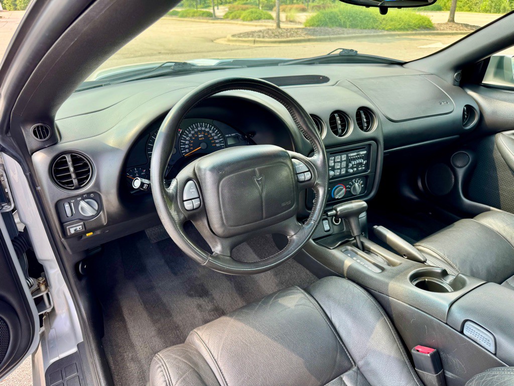 2002 Pontiac Firebird Image 10