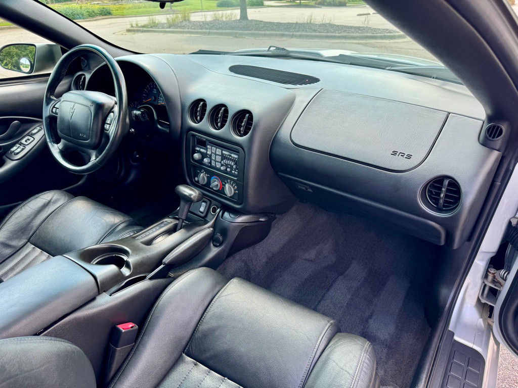 2002 Pontiac Firebird Image 16