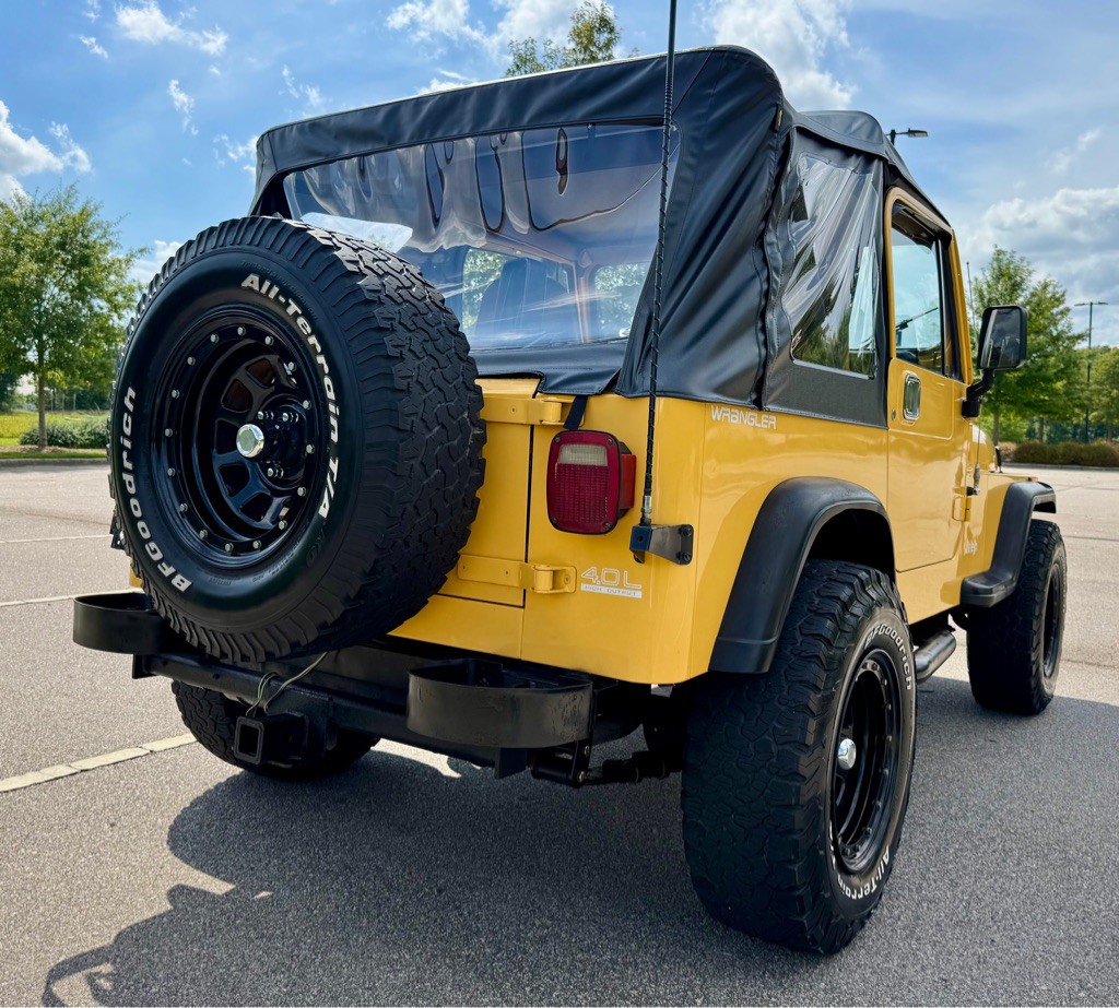 1987 Jeep Wrangler Image 5
