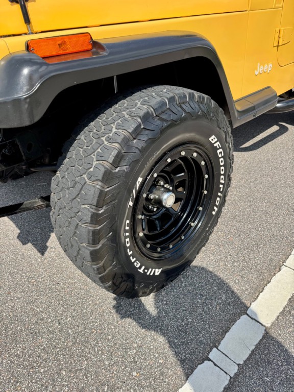 1987 Jeep Wrangler Image 9