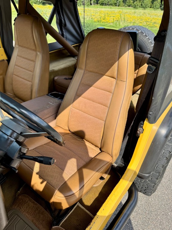 1987 Jeep Wrangler Image 11