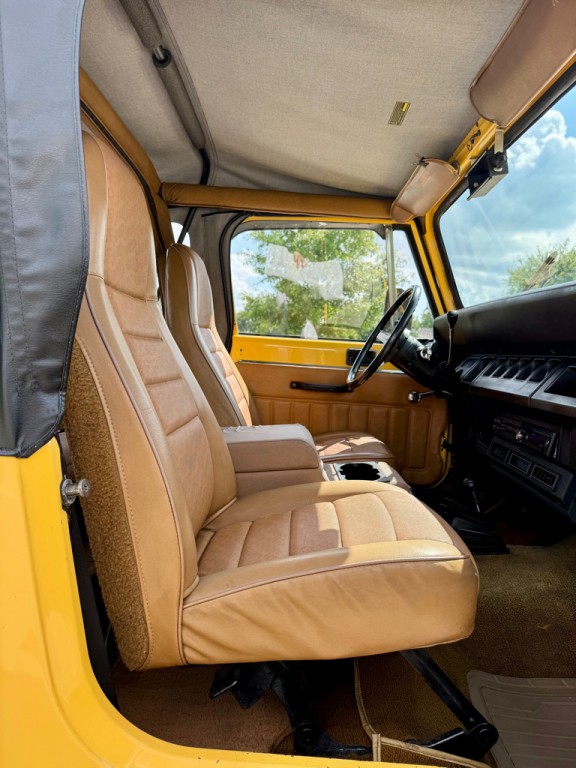 1987 Jeep Wrangler Image 14