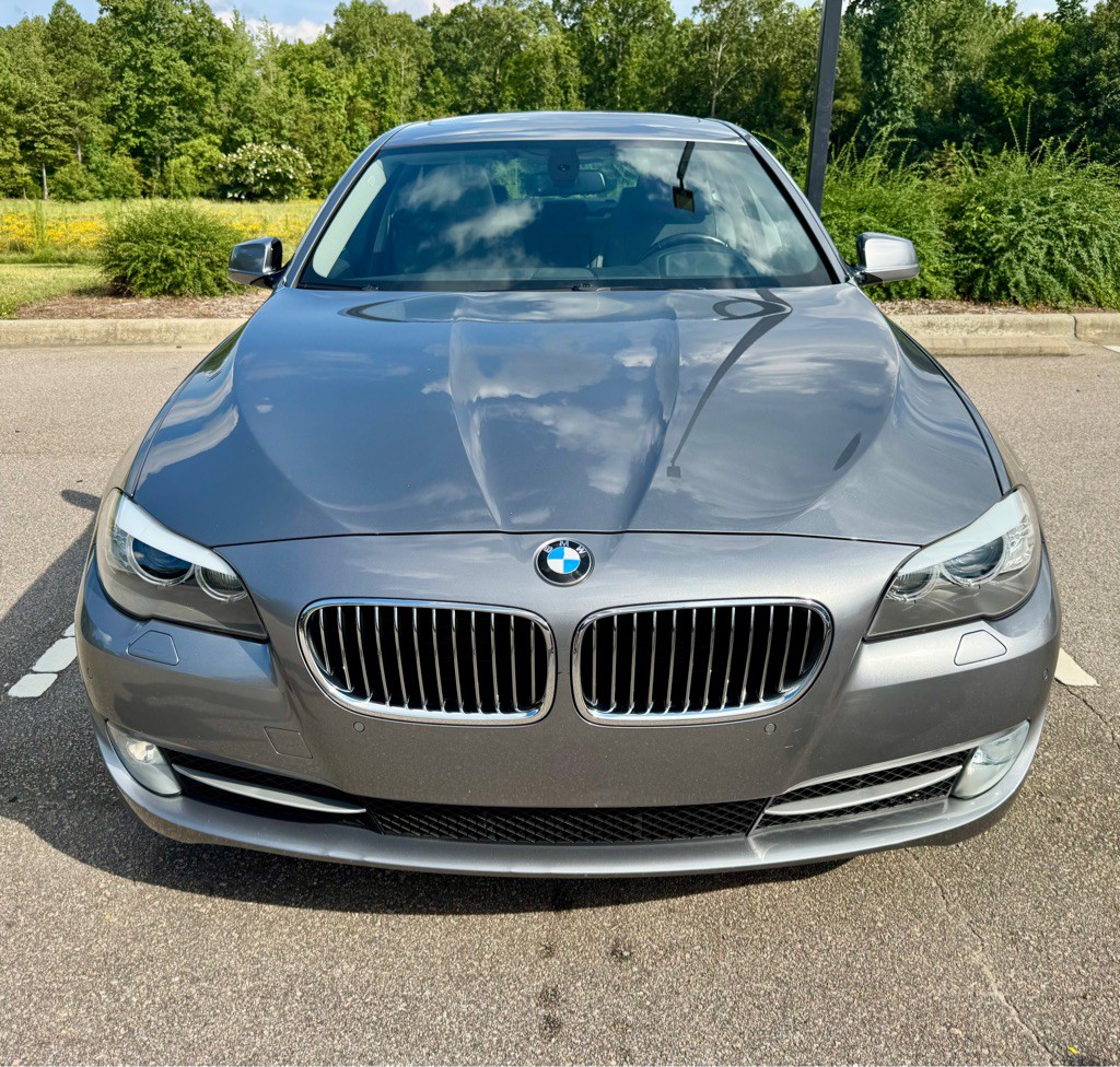 2011 BMW 5 Series Image 2
