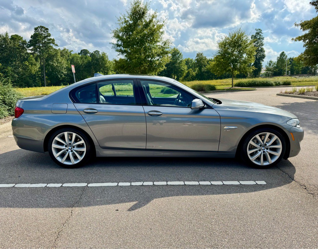 2011 BMW 5 Series Image 4