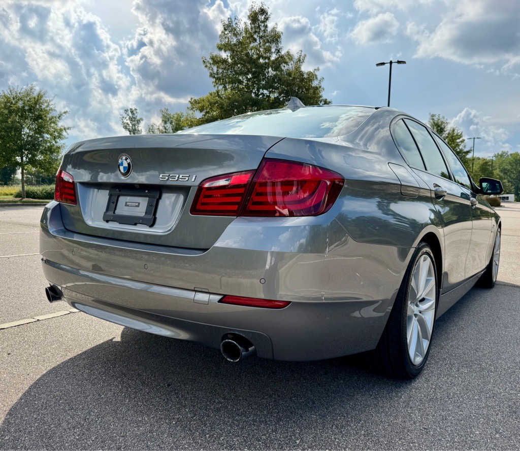 2011 BMW 5 Series Image 5