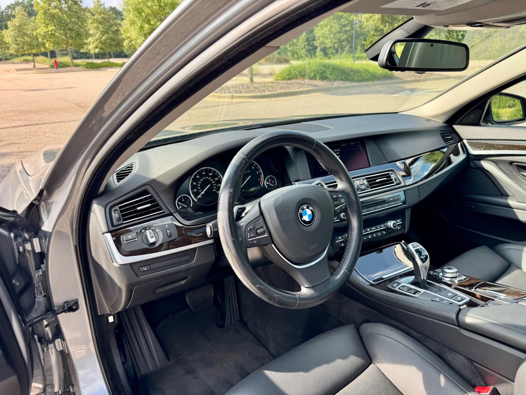 2011 BMW 5 Series Image 11