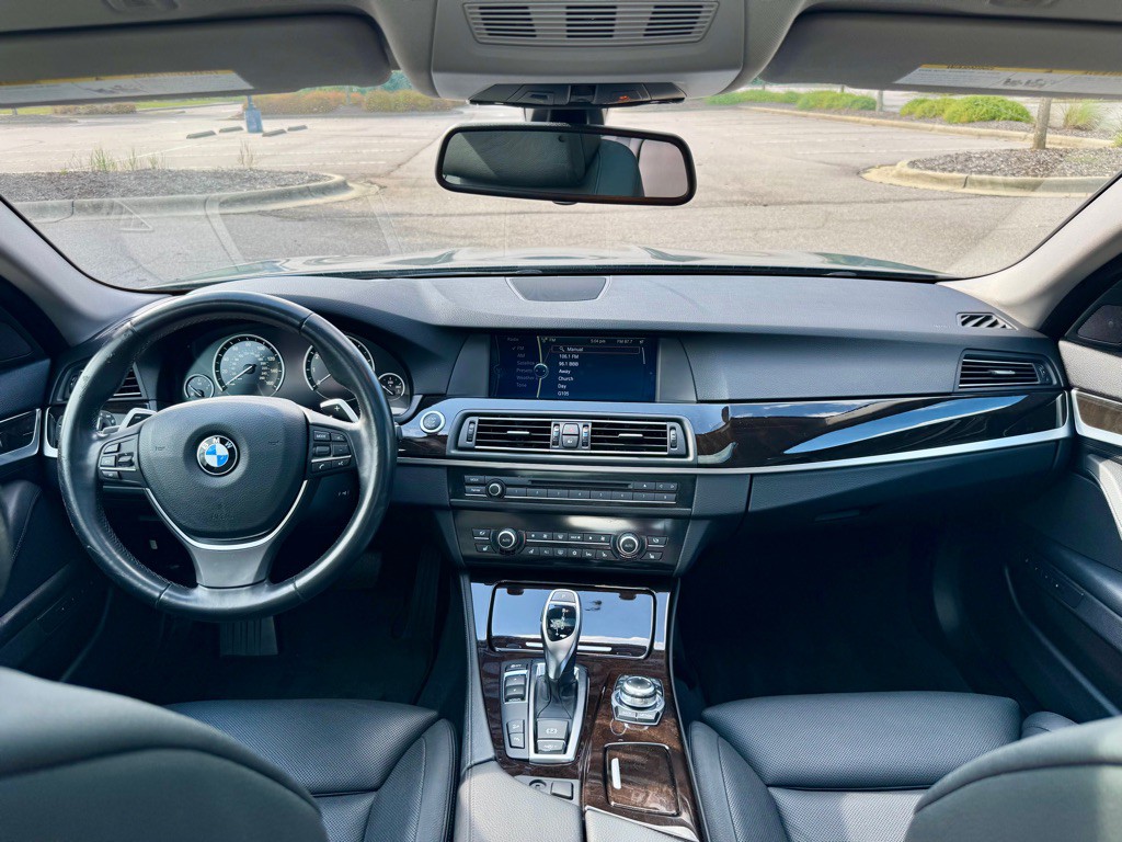 2011 BMW 5 Series Image 16
