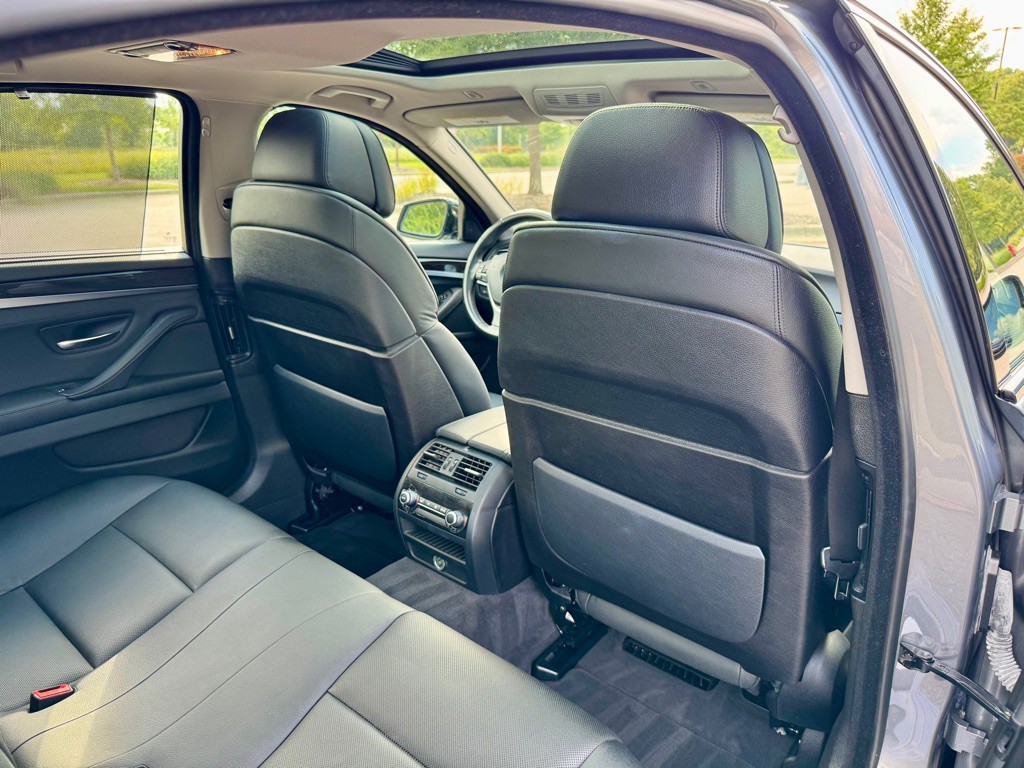 2011 BMW 5 Series Image 22