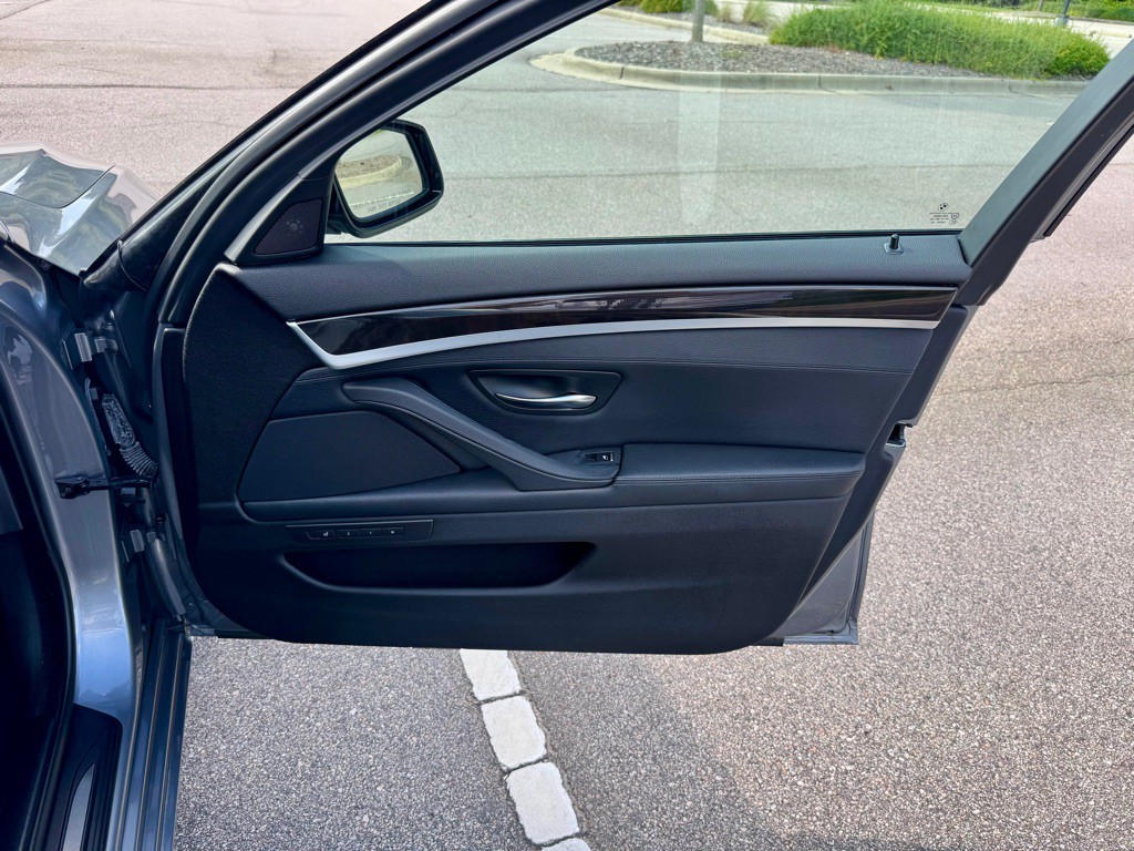 2011 BMW 5 Series Image 27