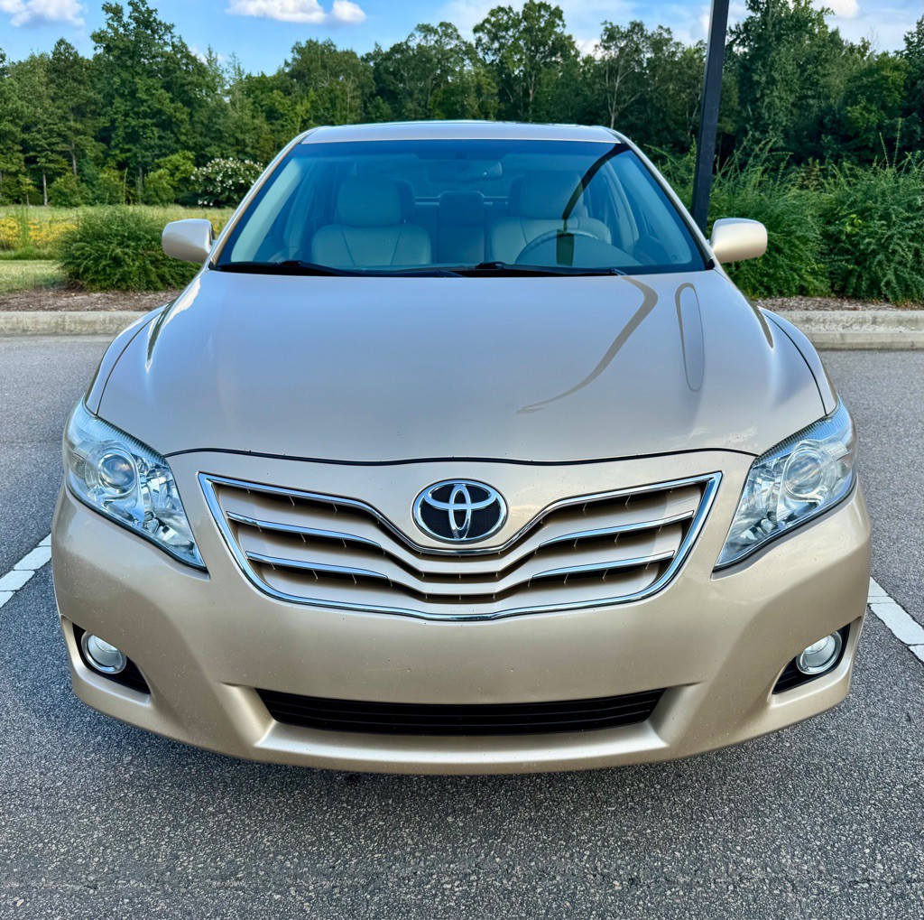 2011 Toyota Camry Image 2