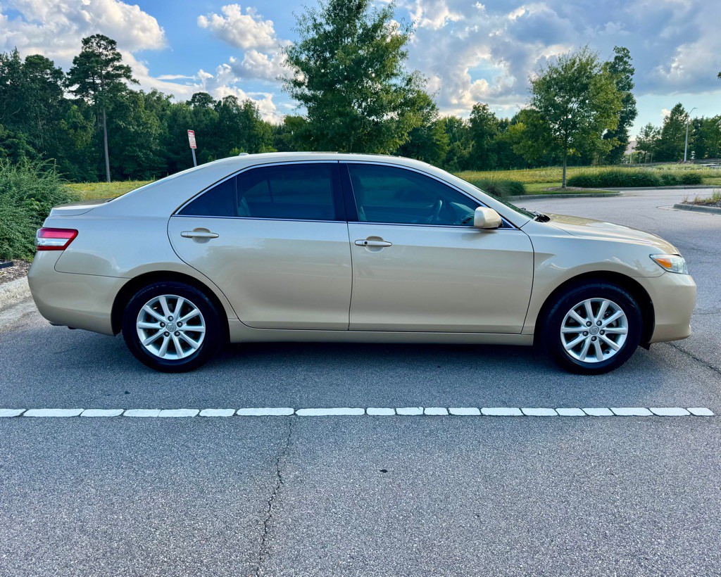 2011 Toyota Camry Image 4