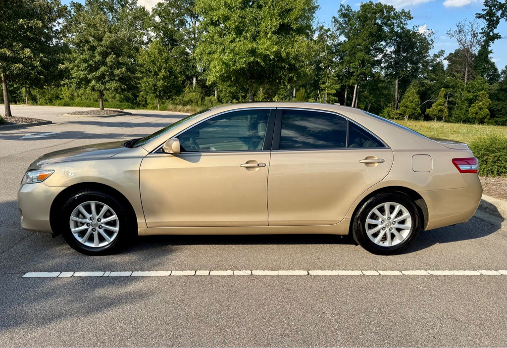 2011 Toyota Camry Image 8