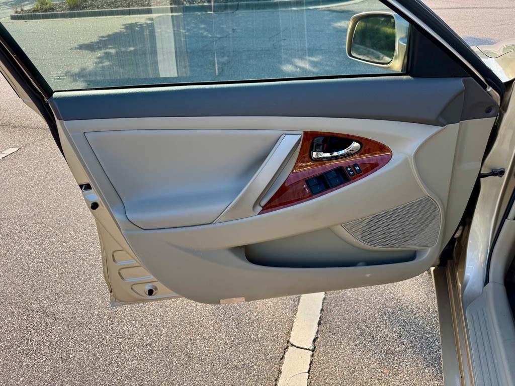 2011 Toyota Camry Image 12