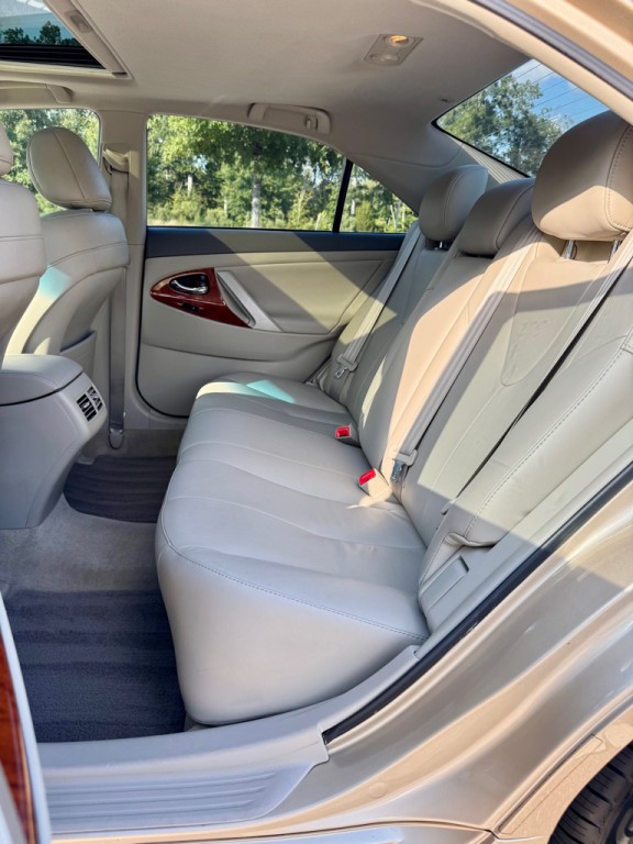 2011 Toyota Camry Image 13