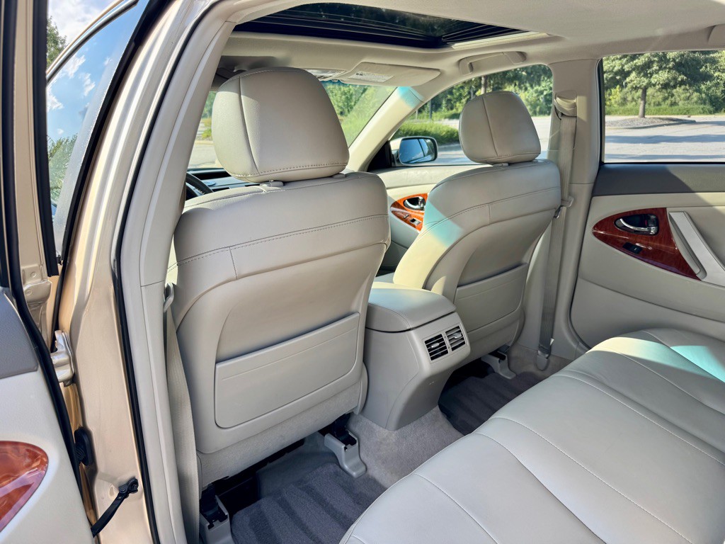 2011 Toyota Camry Image 14