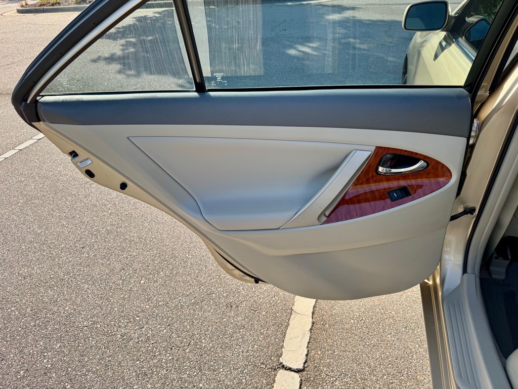 2011 Toyota Camry Image 15