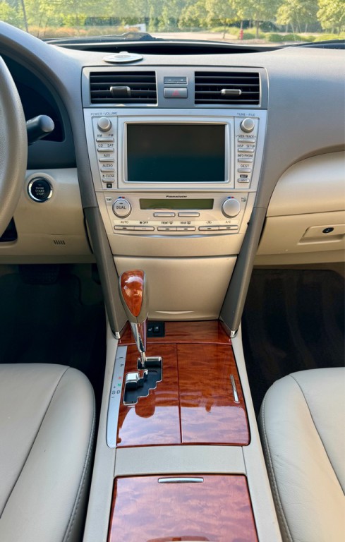 2011 Toyota Camry Image 18