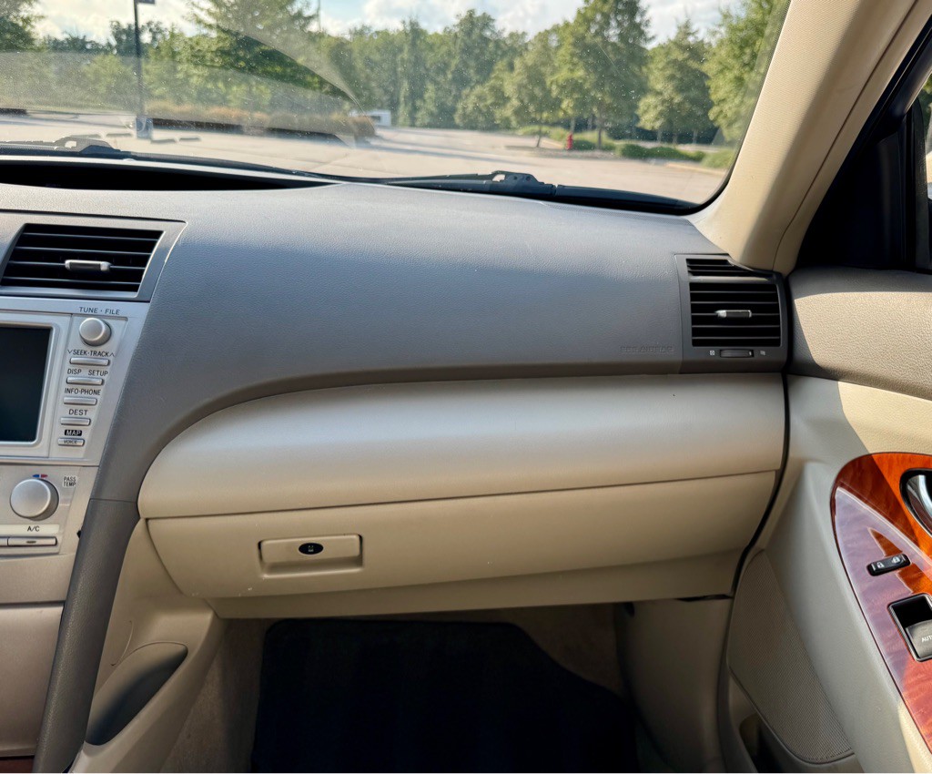 2011 Toyota Camry Image 19