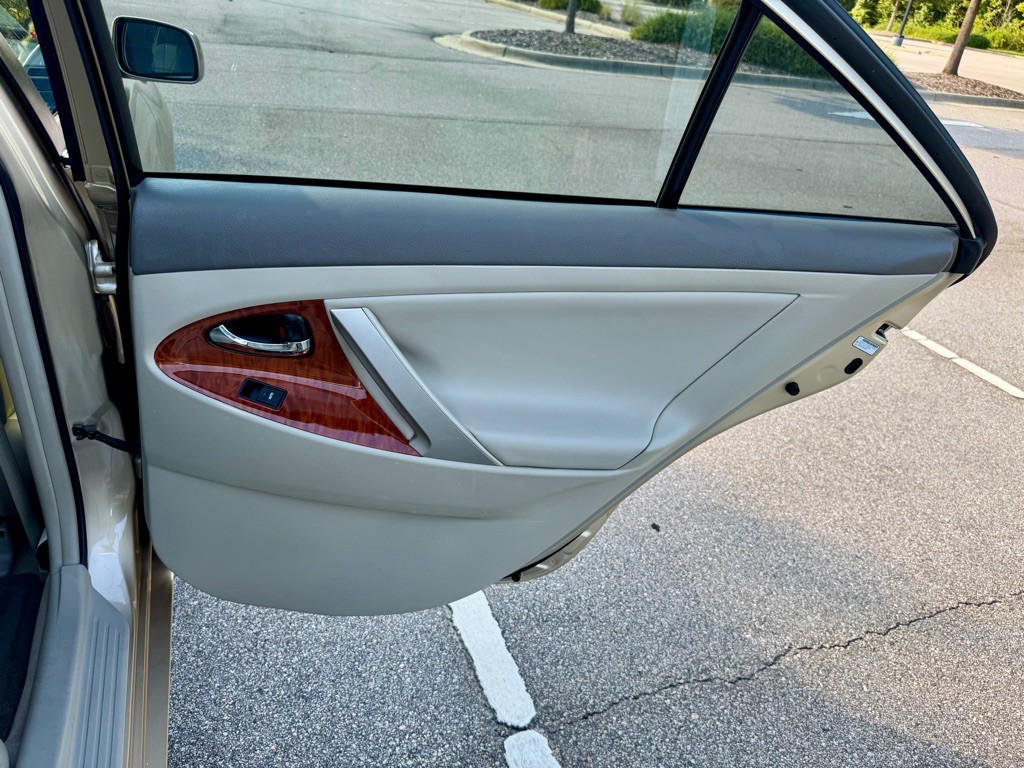 2011 Toyota Camry Image 22