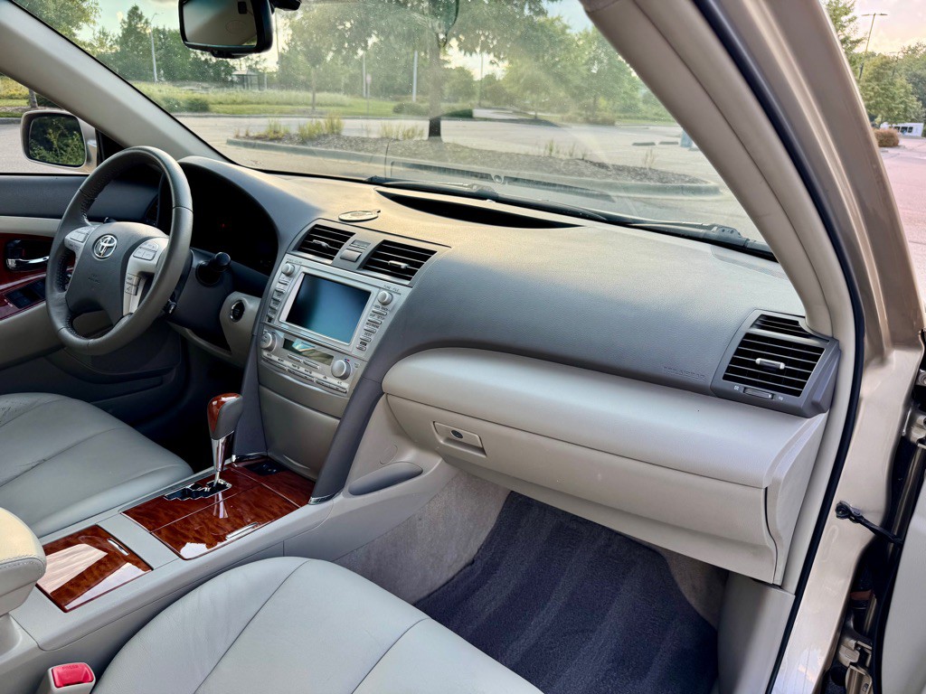 2011 Toyota Camry Image 23