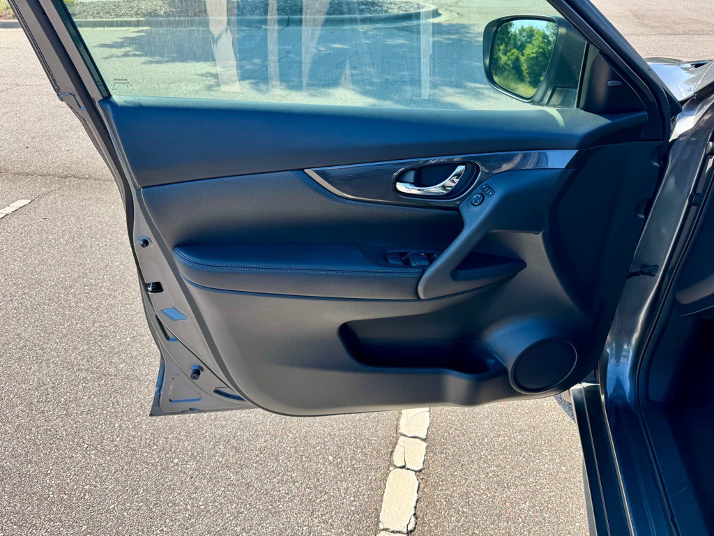 2017 Nissan Rogue Image 12