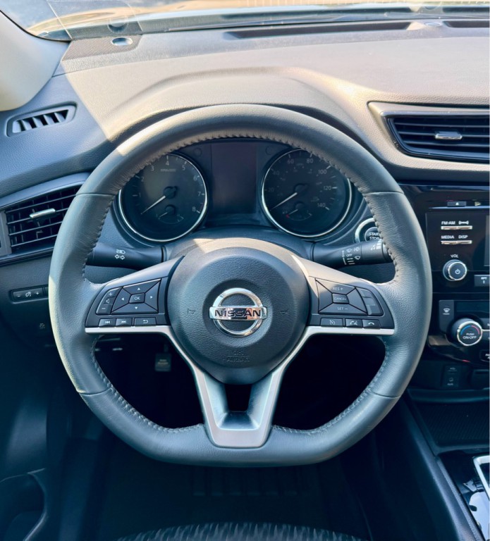 2017 Nissan Rogue Image 18