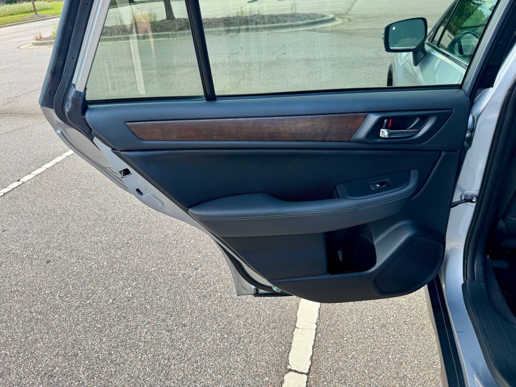 2015 Subaru Outback Image 16
