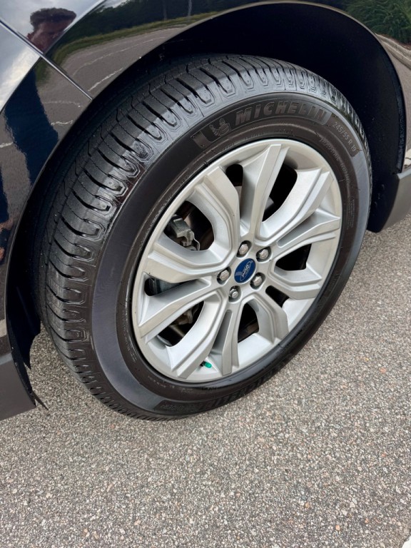 2020 Ford Edge Image 9