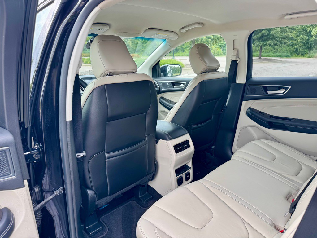 2020 Ford Edge Image 16