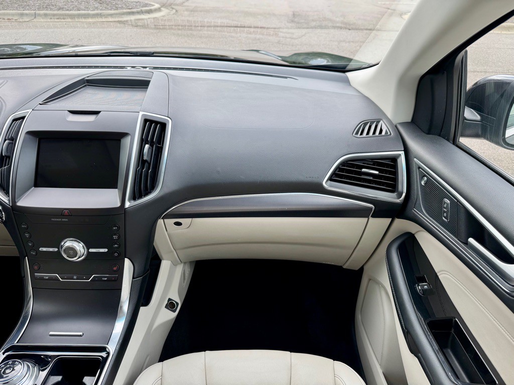 2020 Ford Edge Image 21