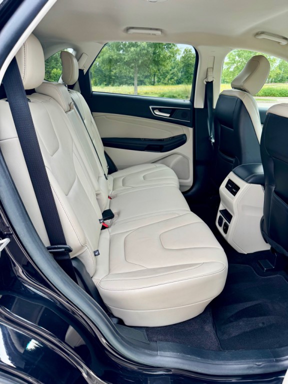 2020 Ford Edge Image 22